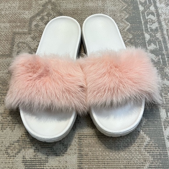 UGG slides - Picture 1 of 5